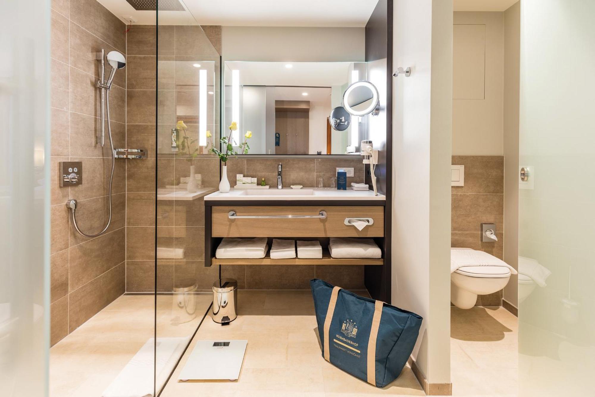 Hotel Warmbaderhof วิลลาค ภายนอก รูปภาพ